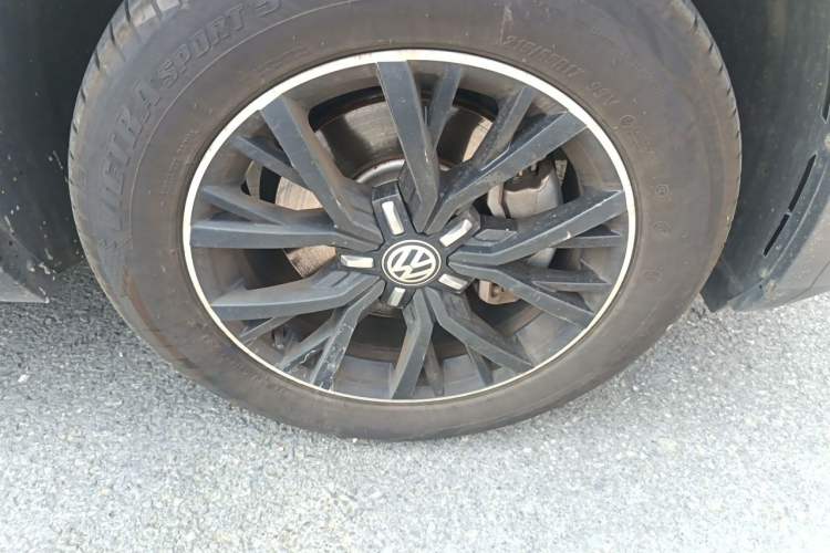 Used Volkswagen Tiguan L 2017 330TSI Automatic Two-Wheel Drive Luxury Edition Right Front Wheel Hub