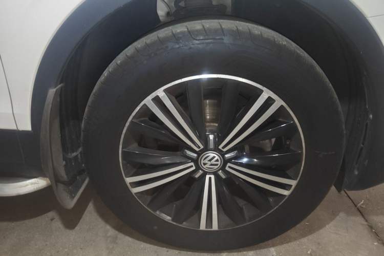 Used Volkswagen Tiguan L 2017 330TSI Automatic Two-Wheel Drive Flagship Edition Right Front Wheel Hub