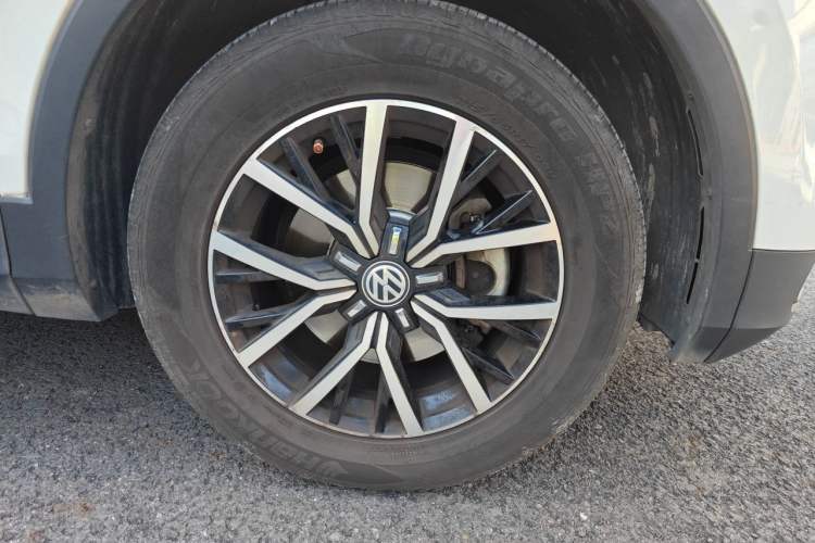 Used Volkswagen Tiguan L 2017 330TSI Automatic Two-Wheel Drive Luxury Edition Right Front Wheel Hub