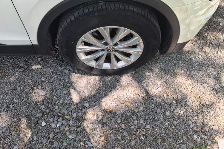Used Volkswagen Tiguan L 2017 330TSI Automatic Two-Wheel Drive Luxury Edition Right Front Wheel Hub