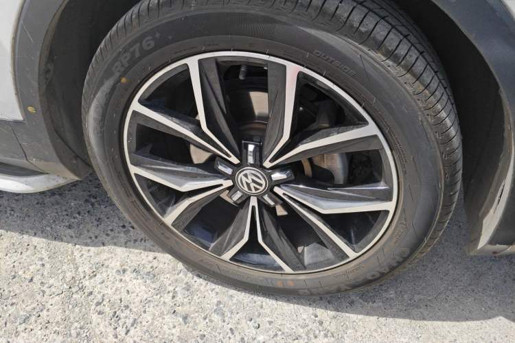 Used Volkswagen Tiguan L 2017 330TSI Automatic Two-Wheel Drive Flagship Edition Right Front Wheel Hub