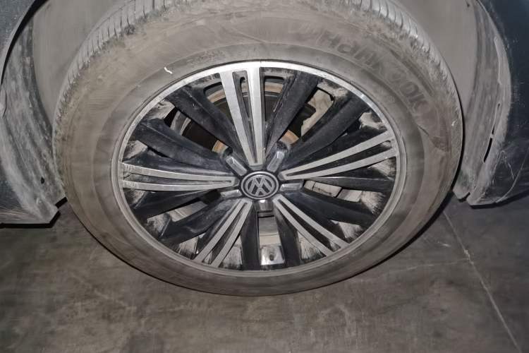 Used Volkswagen Tiguan L 2017 330TSI Automatic Two-Wheel Drive Flagship Edition Right Front Wheel Hub