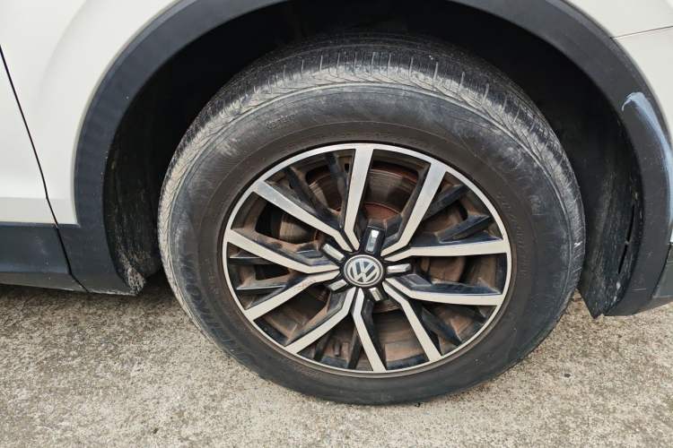 Used Volkswagen Tiguan L 2017 330TSI Automatic Two-Wheel Drive Luxury Edition Right Front Wheel Hub