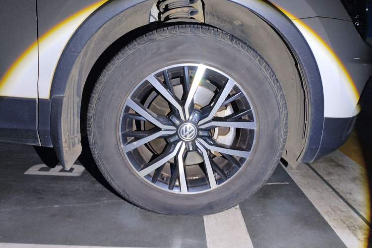 Used Volkswagen Tiguan L 2017 330TSI Automatic Two-Wheel Drive Luxury Edition Right Front Wheel Hub