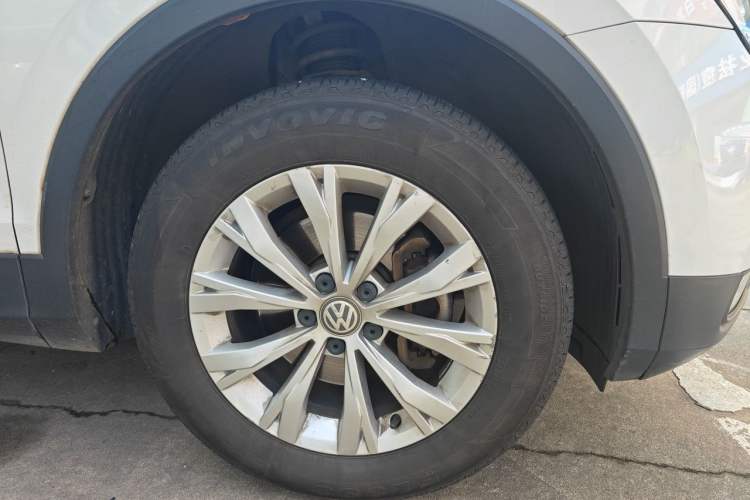 Used Volkswagen Tiguan L 2017 330TSI Automatic Two-Wheel Drive Luxury Edition Right Front Wheel Hub