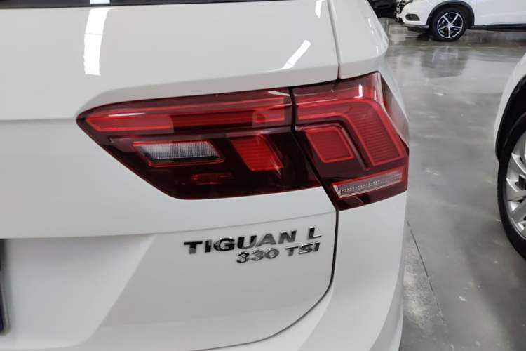 Used Volkswagen Tiguan L 2017 330TSI Automatic Two-Wheel Drive Luxury Edition Right Rear Taillight