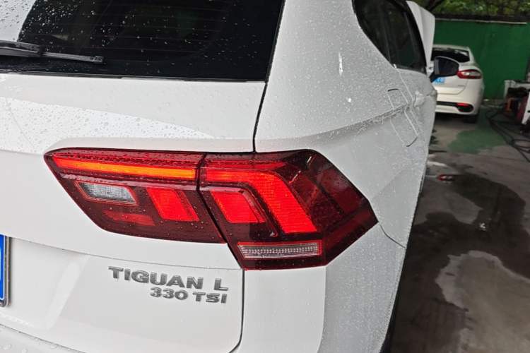 Used Volkswagen Tiguan L 2017 330TSI Automatic Two-Wheel Drive Comfort Edition Right Rear Taillight