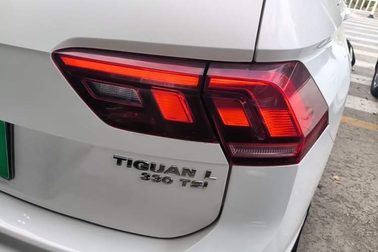 Used Volkswagen Tiguan L 2017 330TSI Automatic Two-Wheel Drive Luxury Edition Right Rear Taillight