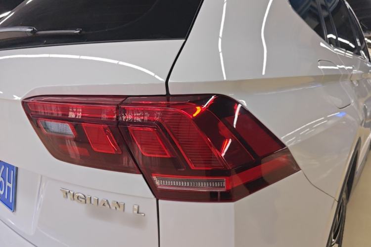 Used Volkswagen Tiguan L 2017 330TSI Automatic Two-Wheel Drive Luxury Edition Right Rear Taillight