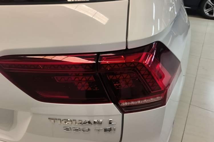 Used Volkswagen Tiguan L 2017 330TSI Automatic Two-Wheel Drive Flagship Edition Right Rear Taillight