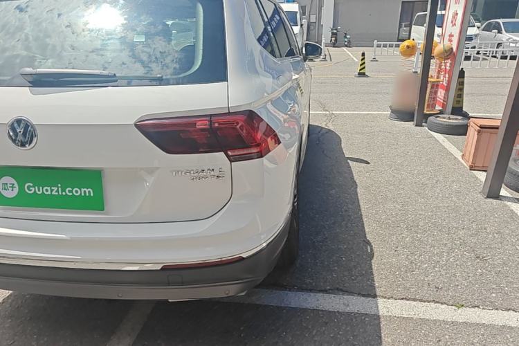 Used Volkswagen Tiguan L 2017 380TSI Automatic All-Wheel-Drive Luxury Edition Right Rear Taillight