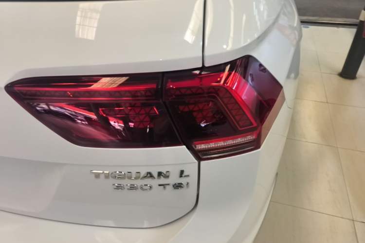 Used Volkswagen Tiguan L 2017 330TSI Automatic Two-Wheel Drive Flagship Edition Right Rear Taillight