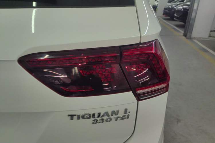 Used Volkswagen Tiguan L 2017 330TSI Automatic Two-Wheel Drive Flagship Edition Right Rear Taillight