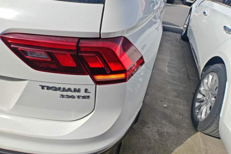 Used Volkswagen Tiguan L 2017 330TSI Automatic Two-Wheel Drive Luxury Edition Right Rear Taillight