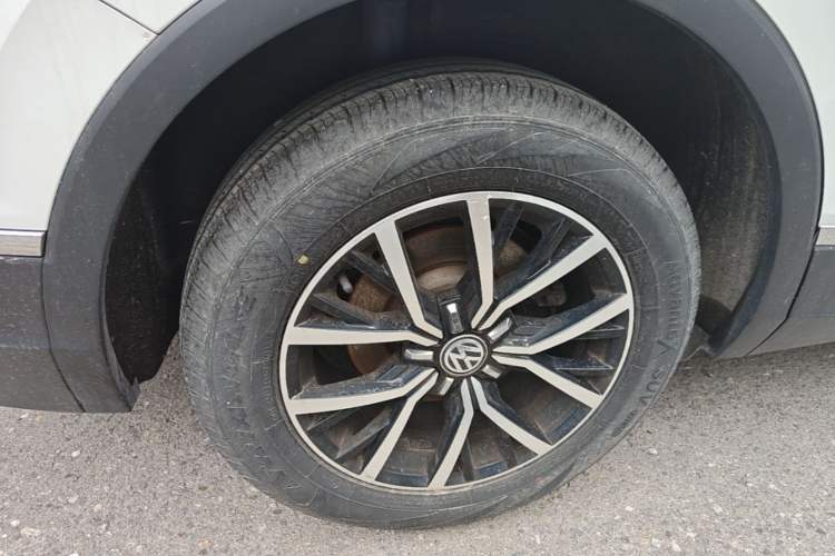 Used Volkswagen Tiguan L 2017 330TSI Automatic Two-Wheel Drive Luxury Edition Right Rear Wheel Hub