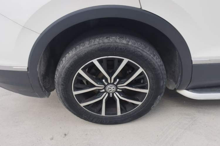 Used Volkswagen Tiguan L 2017 330TSI Automatic Two-Wheel Drive Luxury Edition Right Rear Wheel Hub