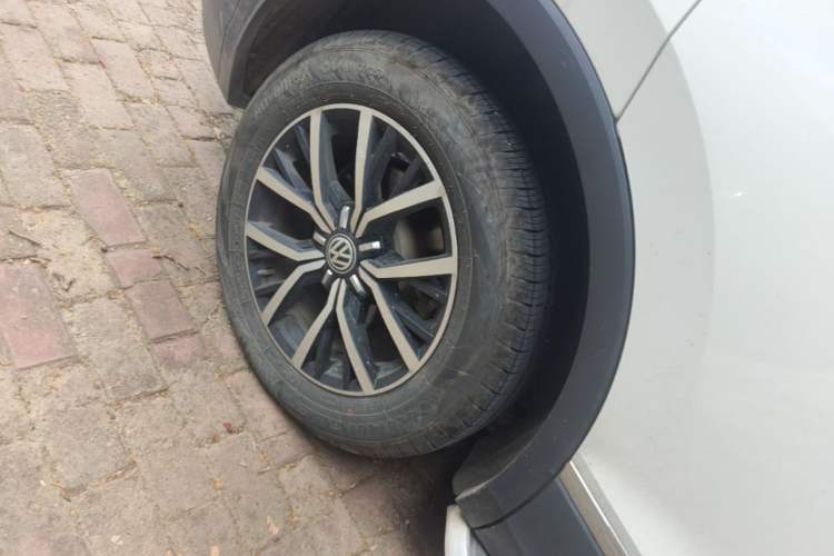 Used Volkswagen Tiguan L 2017 330TSI Automatic Two-Wheel Drive Luxury Edition Right Rear Wheel Hub