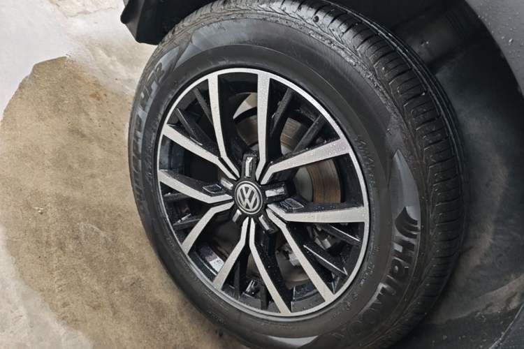 Used Volkswagen Tiguan L 2017 330TSI Automatic Two-Wheel Drive Comfort Edition Right Rear Wheel Hub