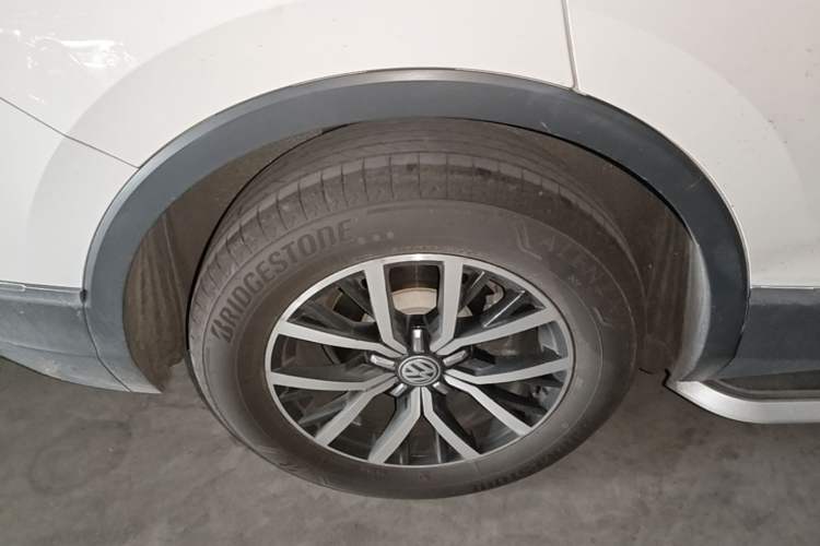 Used Volkswagen Tiguan L 2017 330TSI Automatic Two-Wheel Drive Luxury Edition Right Rear Wheel Hub