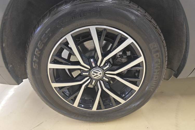 Used Volkswagen Tiguan L 2017 330TSI Automatic Two-Wheel Drive Luxury Edition Right Rear Wheel Hub