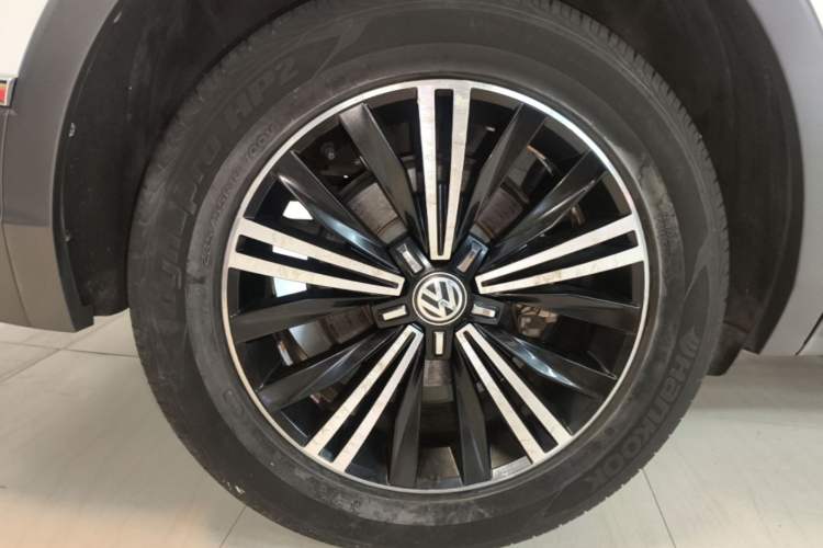 Used Volkswagen Tiguan L 2017 330TSI Automatic Two-Wheel Drive Flagship Edition Right Rear Wheel Hub