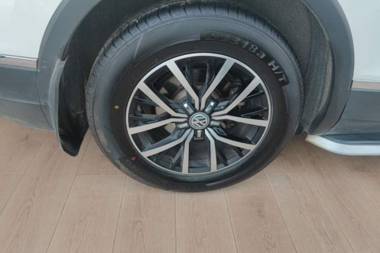 Used Volkswagen Tiguan L 2017 330TSI Automatic Two-Wheel Drive Comfort Edition Right Rear Wheel Hub