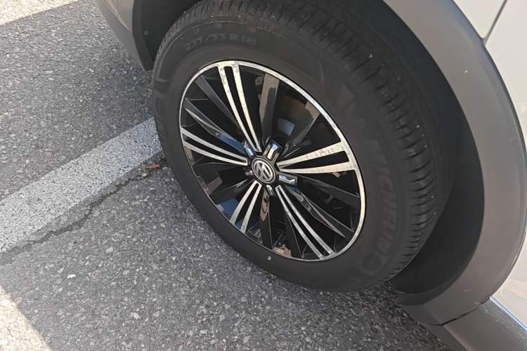 Used Volkswagen Tiguan L 2017 380TSI Automatic All-Wheel-Drive Luxury Edition Right Rear Wheel Hub