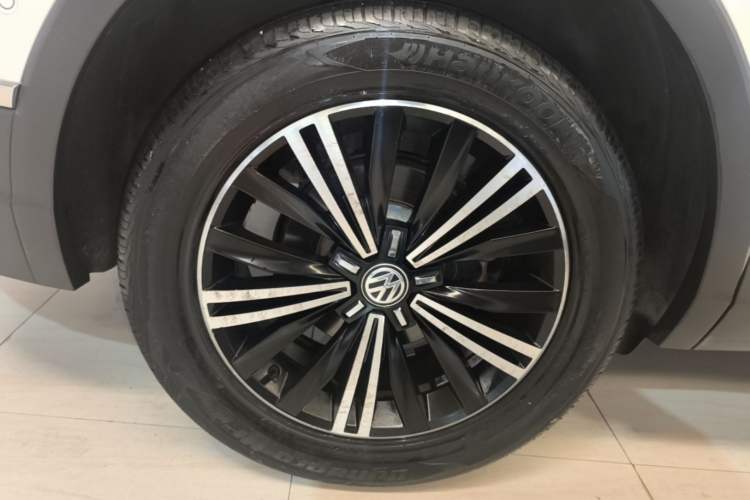 Used Volkswagen Tiguan L 2017 330TSI Automatic Two-Wheel Drive Flagship Edition Right Rear Wheel Hub
