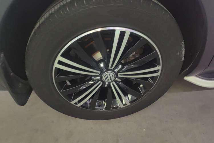 Used Volkswagen Tiguan L 2017 330TSI Automatic Two-Wheel Drive Flagship Edition Right Rear Wheel Hub