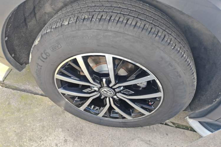 Used Volkswagen Tiguan L 2017 330TSI Automatic Two-Wheel Drive Luxury Edition Right Rear Wheel Hub