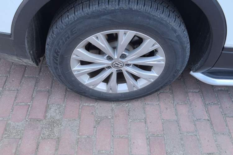 Used Volkswagen Tiguan L 2017 330TSI Automatic Two-Wheel Drive Luxury Edition Right Rear Wheel Hub