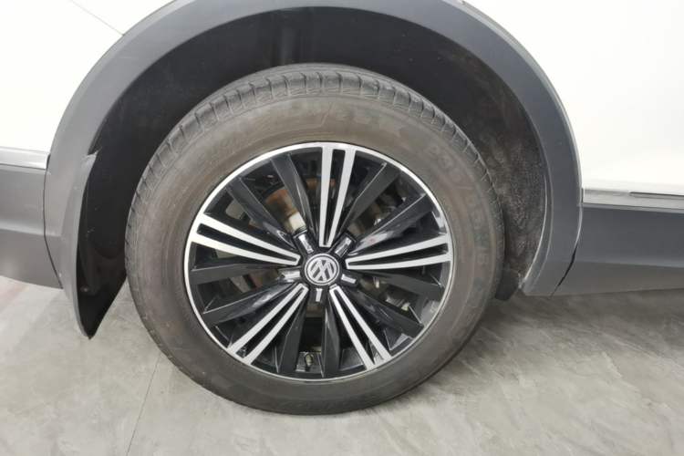 Used Volkswagen Tiguan L 2017 380TSI Automatic All-Wheel-Drive Luxury Edition Right Rear Wheel Hub
