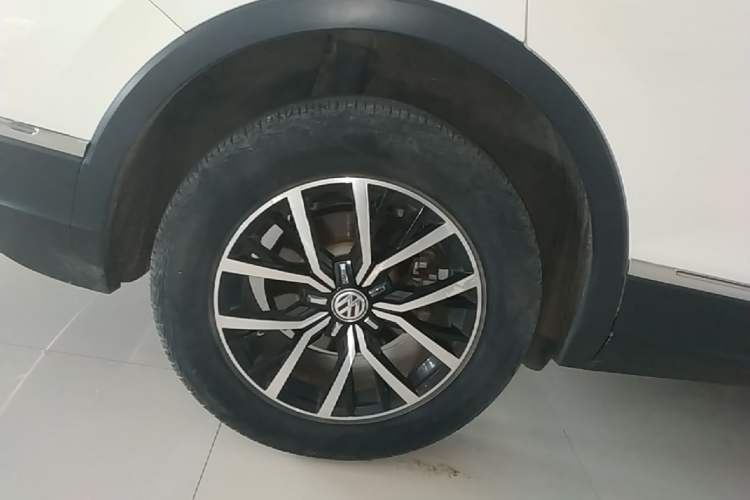 Used Volkswagen Tiguan L 2017 330TSI Automatic Two-Wheel Drive Luxury Edition Right Rear Wheel Hub