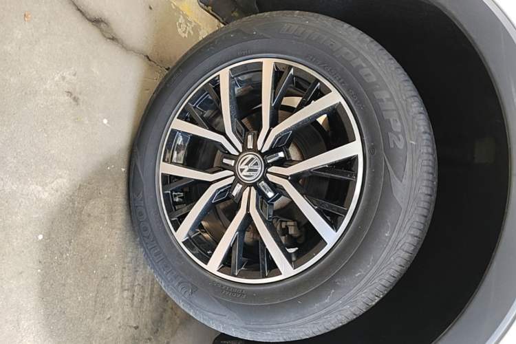 Used Volkswagen Tiguan L 2017 330TSI Automatic Two-Wheel Drive Luxury Edition Right Rear Wheel Hub