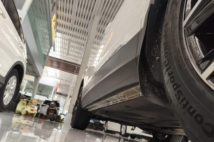 Used Volkswagen Tiguan L 2017 330TSI Automatic Two-Wheel Drive Flagship Edition Right Side Sill