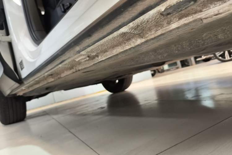 Used Volkswagen Tiguan L 2017 330TSI Automatic Two-Wheel Drive Flagship Edition Right Side Sill