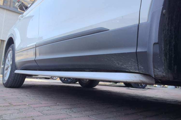 Used Volkswagen Tiguan L 2017 330TSI Automatic Two-Wheel Drive Luxury Edition Right Side Sill