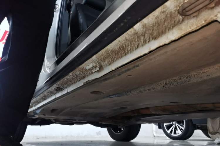 Used Volkswagen Tiguan L 2017 380TSI Automatic All-Wheel-Drive Luxury Edition Right Side Sill
