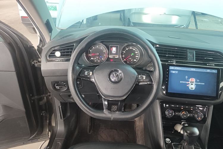 Used Volkswagen Tiguan L 2017 330TSI Automatic Two-Wheel Drive Luxury Edition Steering Wheel