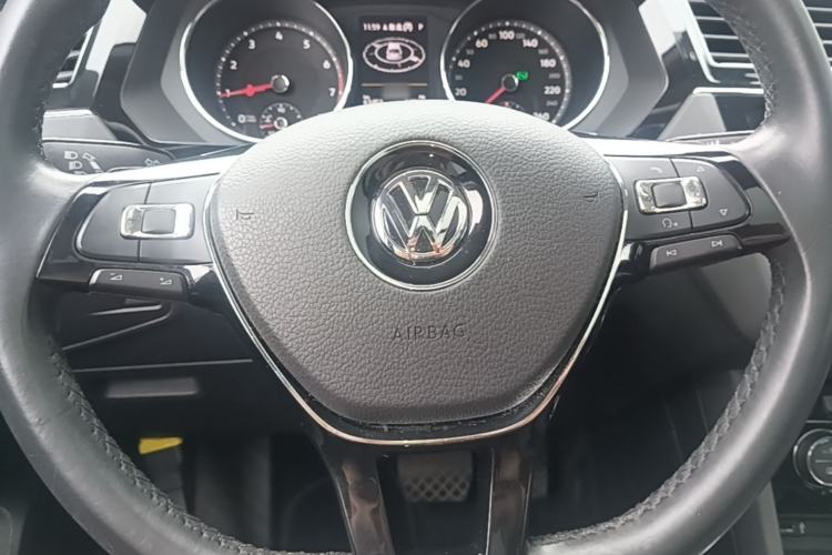 Used Volkswagen Tiguan L 2017 330TSI Automatic Two-Wheel Drive Luxury Edition Steering Wheel