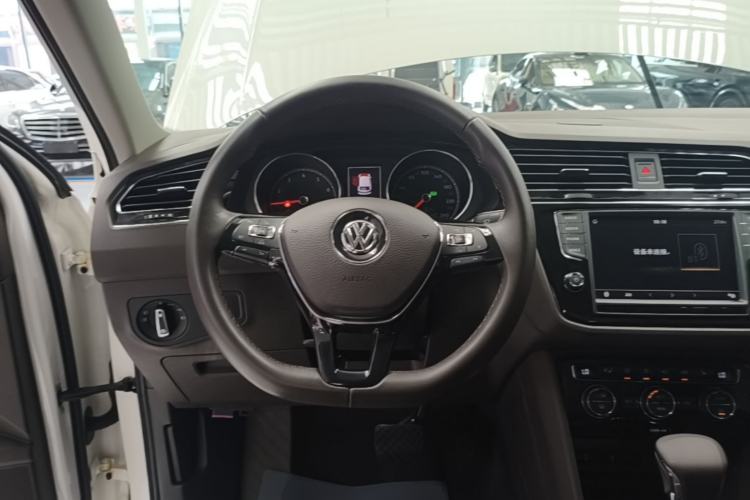 Used Volkswagen Tiguan L 2017 330TSI Automatic Two-Wheel Drive Flagship Edition Steering Wheel