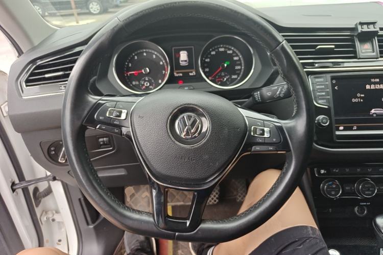 Used Volkswagen Tiguan L 2017 330TSI Automatic Two-Wheel Drive Luxury Edition Steering Wheel