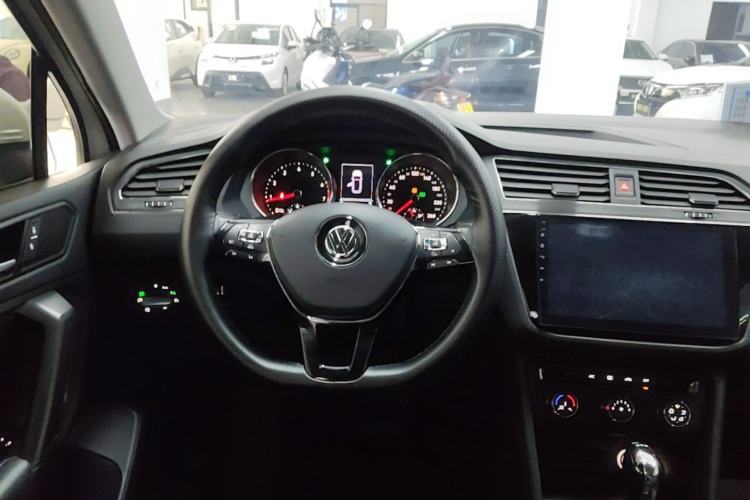 Used Volkswagen Tiguan L 2017 330TSI Automatic Two-Wheel Drive Luxury Edition Steering Wheel