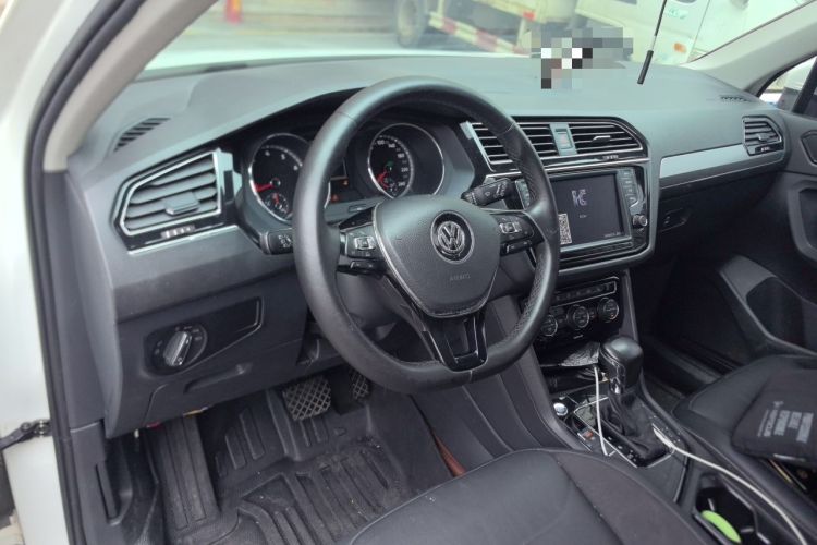 Used Volkswagen Tiguan L 2017 380TSI Automatic All-Wheel-Drive Luxury Edition Steering Wheel