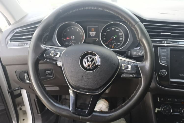 Used Volkswagen Tiguan L 2017 330TSI Automatic Two-Wheel Drive Luxury Edition Steering Wheel