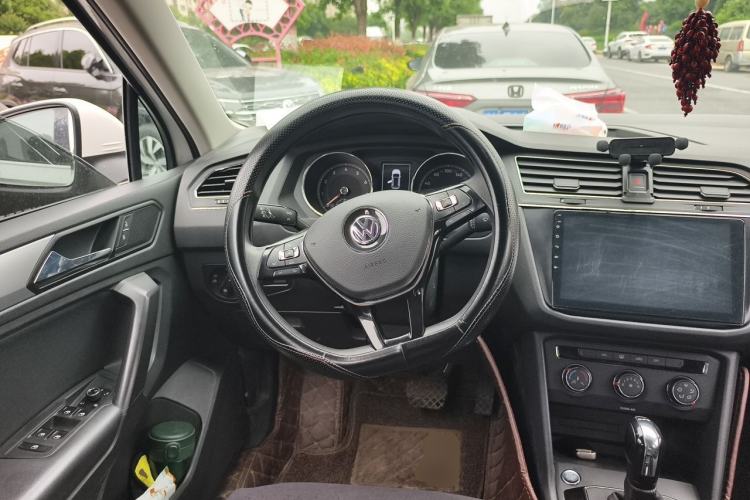 Used Volkswagen Tiguan L 2017 330TSI Automatic Two-Wheel Drive Luxury Edition Steering Wheel