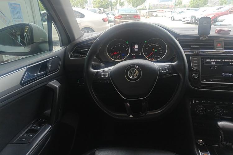 Used Volkswagen Tiguan L 2017 330TSI Automatic Two-Wheel Drive Luxury Edition Steering Wheel