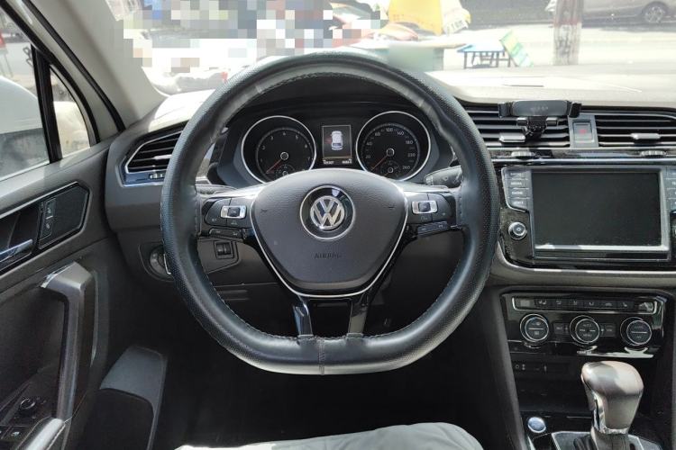 Used Volkswagen Tiguan L 2017 330TSI Automatic Two-Wheel Drive Luxury Edition Steering Wheel