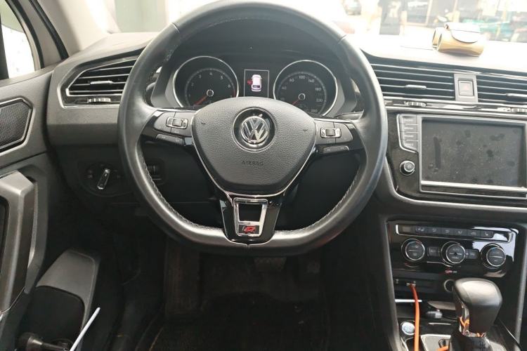 Used Volkswagen Tiguan L 2017 330TSI Automatic Two-Wheel Drive Luxury Edition Steering Wheel