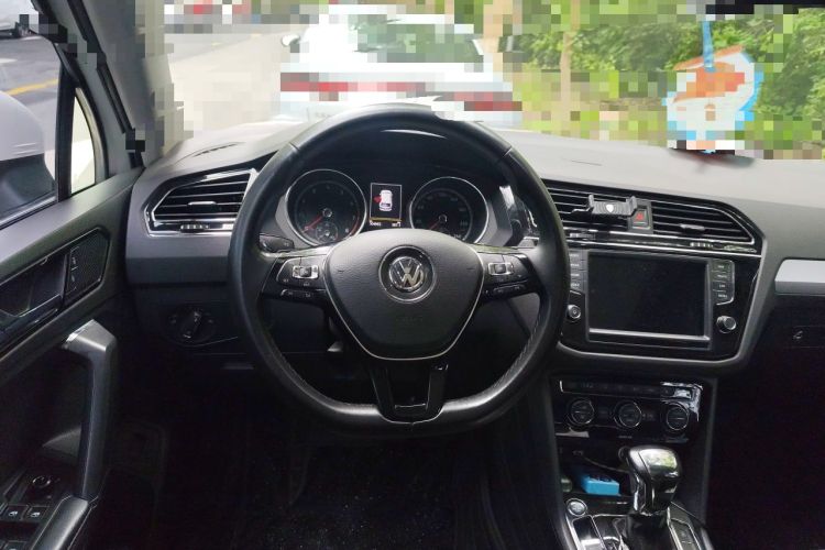 Used Volkswagen Tiguan L 2017 380TSI Automatic All-Wheel-Drive Luxury Edition Steering Wheel